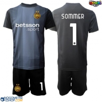 Otroški Nogometni dresi Inter Milan Yann Sommer #1 Vratar Domači 2025-26 Kratek Rokav (+ Kratke hlače)